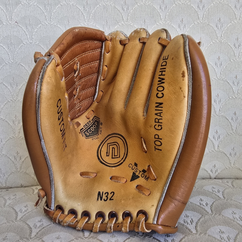 Vintage NESCO ALL STAR 9" N32 Top Grain Cowhide RHT Youth's Baseball Glove TBall